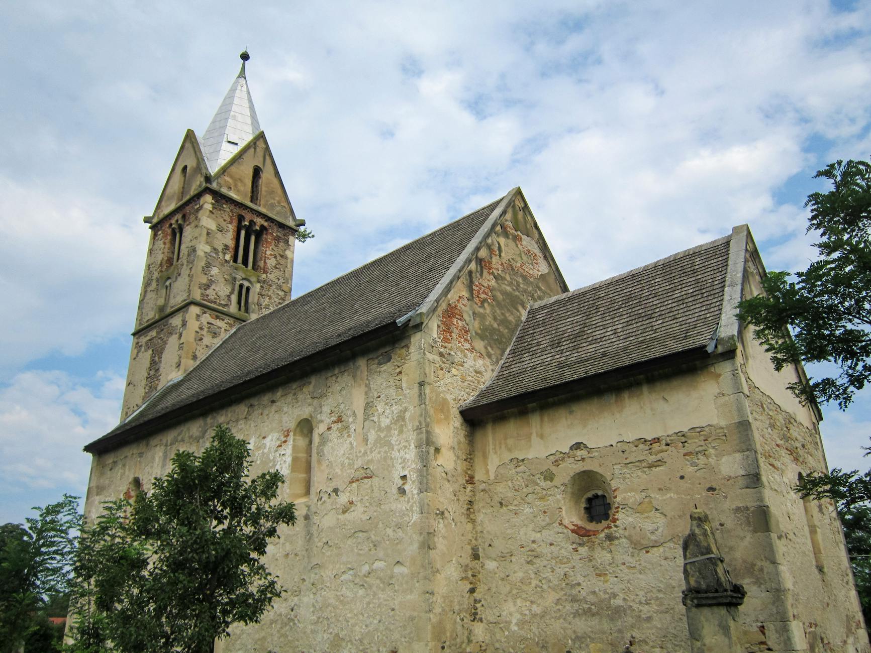 Schizma wschodnia 1054: co nas podzieliło? Średniowieczny kościół w Sântămăria-Orlea w Rumunii